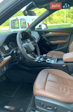 Внедорожник / Кроссовер Audi Q5 2021 в 