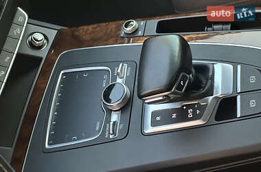 Внедорожник / Кроссовер Audi Q5 2017 в 