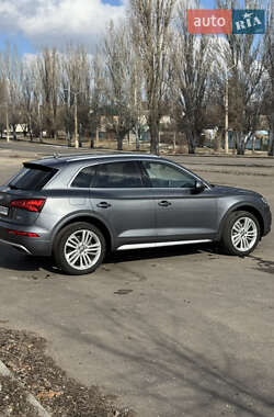 Внедорожник / Кроссовер Audi Q5 2018 в 