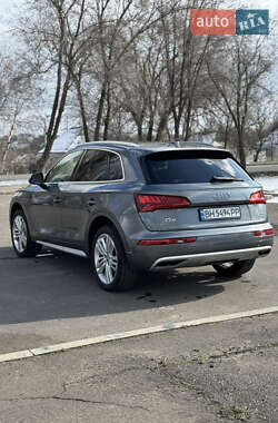 Внедорожник / Кроссовер Audi Q5 2018 в 