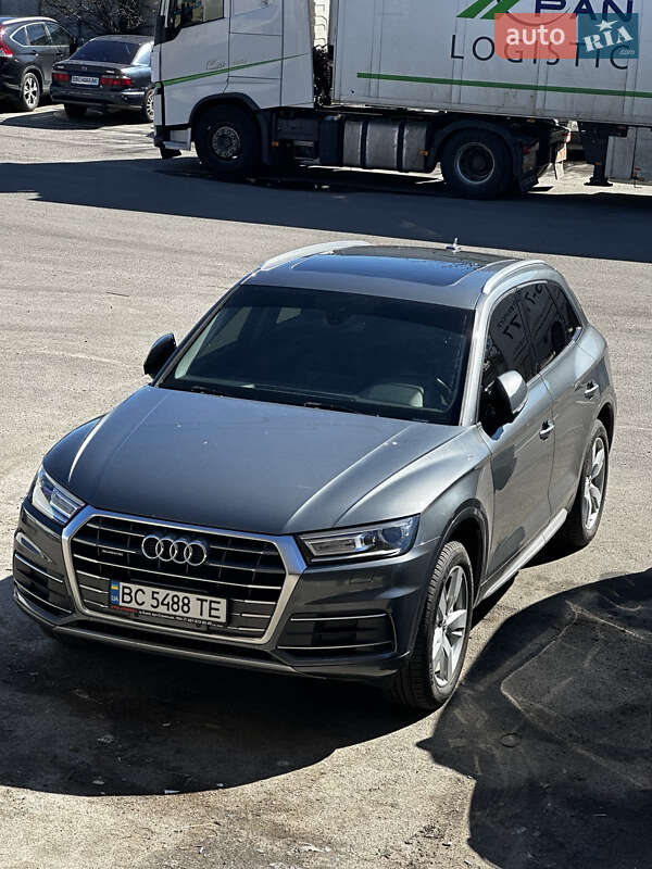 Внедорожник / Кроссовер Audi Q5 2017 в 