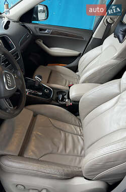 Внедорожник / Кроссовер Audi Q5 2011 в 