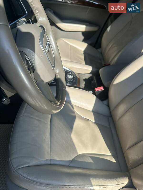 Внедорожник / Кроссовер Audi Q5 2011 в Ворохте