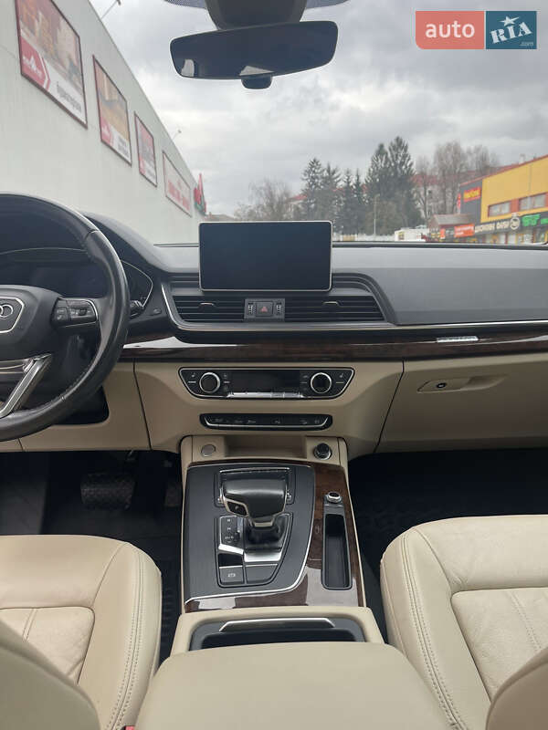 Внедорожник / Кроссовер Audi Q5 2017 в Луцке