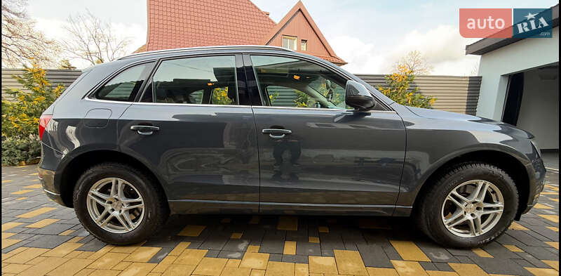 Внедорожник / Кроссовер Audi Q5 2009 в 
