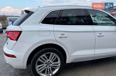 Внедорожник / Кроссовер Audi Q5 2018 в 
