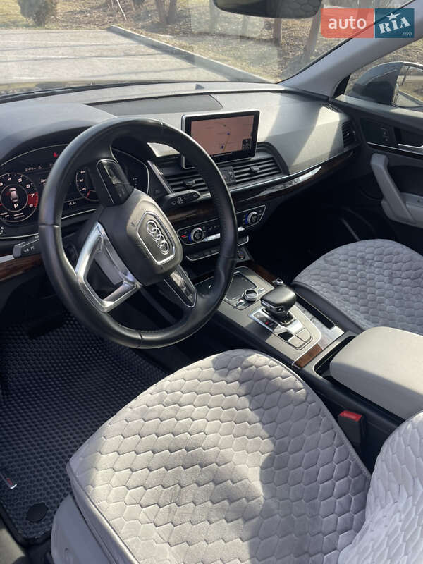 Позашляховик / Кросовер Audi Q5 2017 в Львові