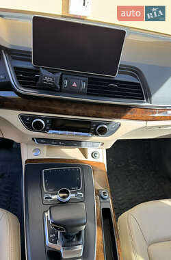 Внедорожник / Кроссовер Audi Q5 2017 в 