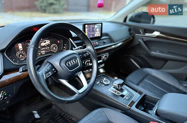 Позашляховик / Кросовер Audi Q5 2018 в 