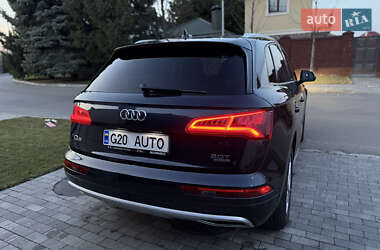 Позашляховик / Кросовер Audi Q5 2018 в 