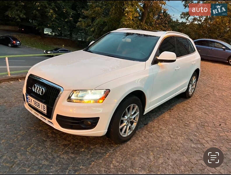 Позашляховик / Кросовер Audi Q5 2010 в 