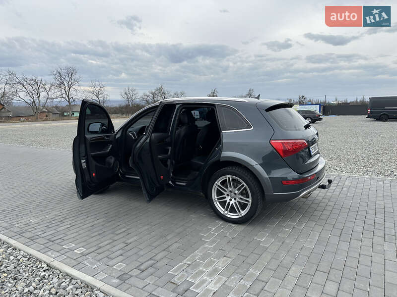 Внедорожник / Кроссовер Audi Q5 2010 в Черновцах