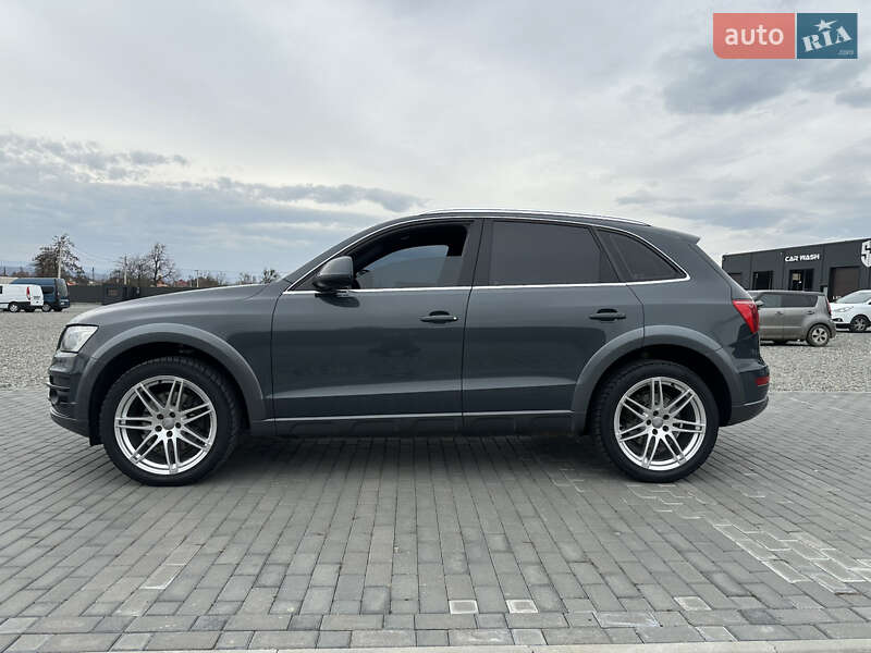 Внедорожник / Кроссовер Audi Q5 2010 в Черновцах
