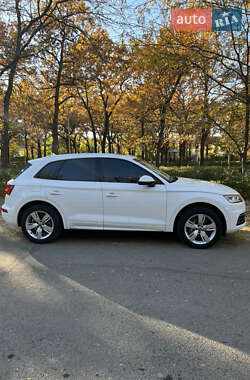 Позашляховик / Кросовер Audi Q5 2017 в 