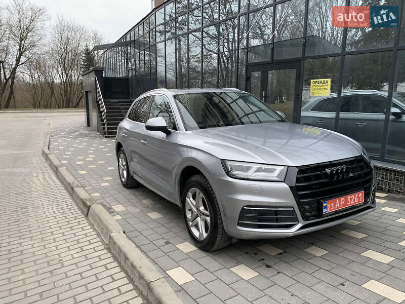 Внедорожник / Кроссовер Audi Q5 2018 в 