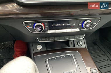 Внедорожник / Кроссовер Audi Q5 2018 в 