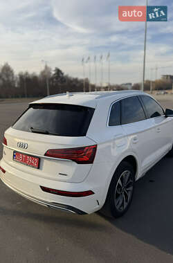Внедорожник / Кроссовер Audi Q5 2021 в 