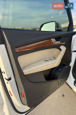 Внедорожник / Кроссовер Audi Q5 2021 в 