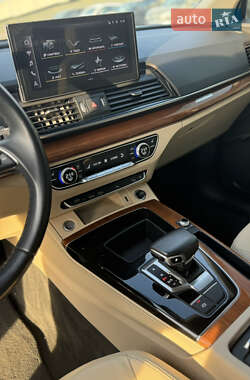 Внедорожник / Кроссовер Audi Q5 2021 в 