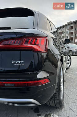 Внедорожник / Кроссовер Audi Q5 2017 в 