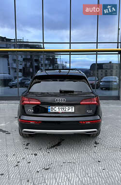 Внедорожник / Кроссовер Audi Q5 2017 в 