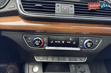 Внедорожник / Кроссовер Audi Q5 2020 в 