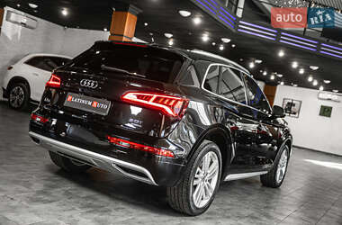 Позашляховик / Кросовер Audi Q5 2018 в 
