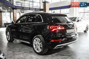 Позашляховик / Кросовер Audi Q5 2018 в 