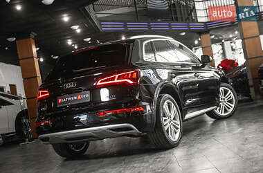 Позашляховик / Кросовер Audi Q5 2018 в 