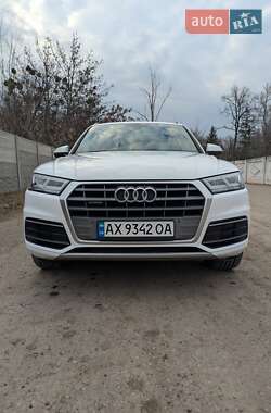 Позашляховик / Кросовер Audi Q5 2018 в 