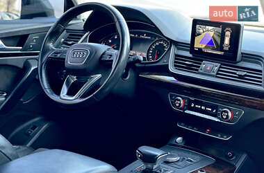 Внедорожник / Кроссовер Audi Q5 2017 в 