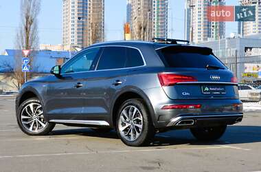 Позашляховик / Кросовер Audi Q5 2022 в 