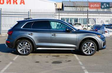 Позашляховик / Кросовер Audi Q5 2022 в 
