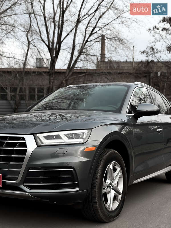 Внедорожник / Кроссовер Audi Q5 2018 в 