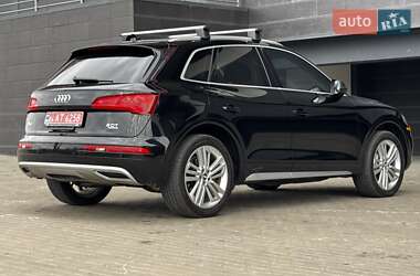 Позашляховик / Кросовер Audi Q5 2018 в 