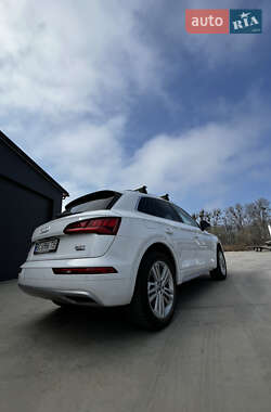 Внедорожник / Кроссовер Audi Q5 2017 в 