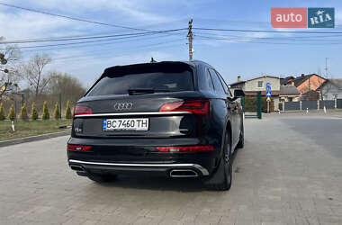 Позашляховик / Кросовер Audi Q5 2020 в 