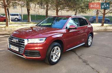 Позашляховик / Кросовер Audi Q5 2018 в 