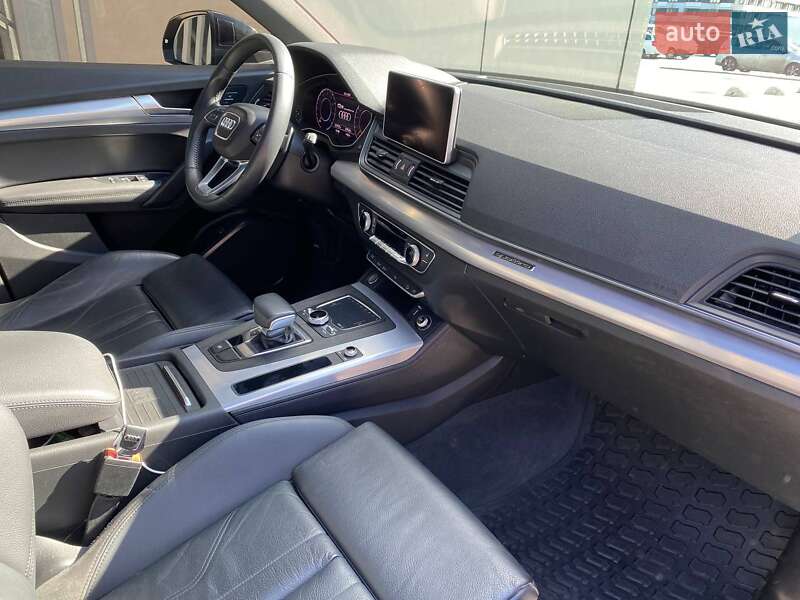 Внедорожник / Кроссовер Audi Q5 2020 в Киеве