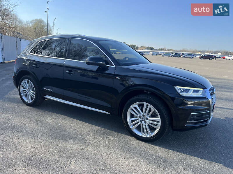 Позашляховик / Кросовер Audi Q5 2018 в 