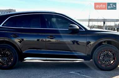 Позашляховик / Кросовер Audi Q5 2021 в 