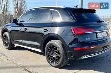 Позашляховик / Кросовер Audi Q5 2021 в 