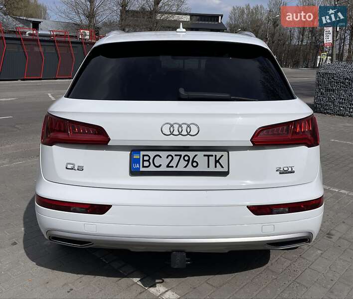 Позашляховик / Кросовер Audi Q5 2017 в Львові