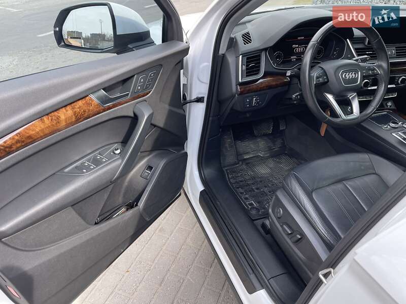 Позашляховик / Кросовер Audi Q5 2017 в Львові