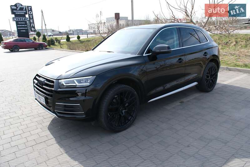 Внедорожник / Кроссовер Audi Q5 2018 в 