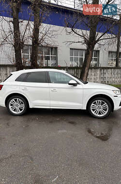 Внедорожник / Кроссовер Audi Q5 2017 в 