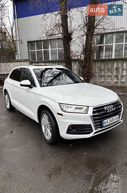 Внедорожник / Кроссовер Audi Q5 2017 в 