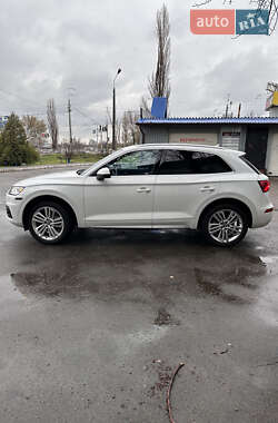 Внедорожник / Кроссовер Audi Q5 2017 в 