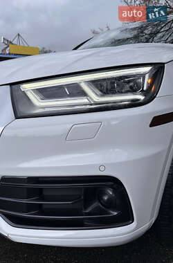 Внедорожник / Кроссовер Audi Q5 2017 в 