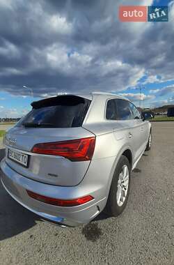 Внедорожник / Кроссовер Audi Q5 2022 в 